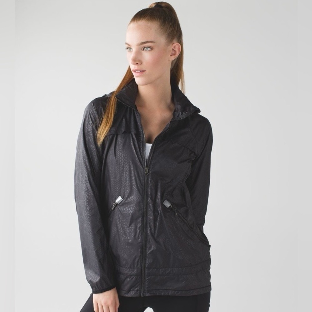 Lululemon Miss Misty women's Desert Snake Embossed Jacket size 4 relaxed fit
